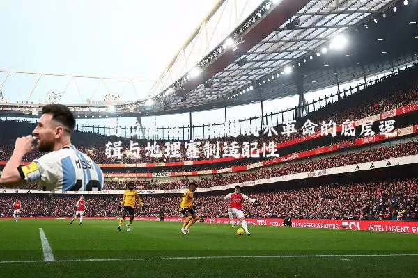 高位压迫：英超战术革命的底层逻辑与地理赛制适配性
